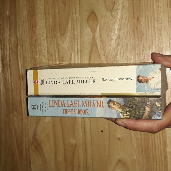 2 Linda Lael Miller Paperback Books, Creed's Honor, Ragged Rainbows - Picture 6 of 9